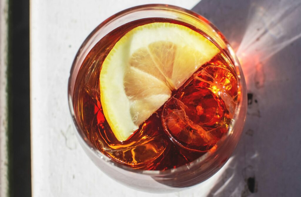 Maridaje Perfecto: Vermut Artesanal y Tapas Gallegas